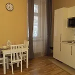 Not Possible To Book !!! Vltavska B شقة براغ