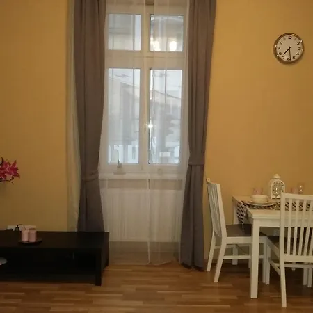 Not Possible To Book !!! Vltavska B شقة *